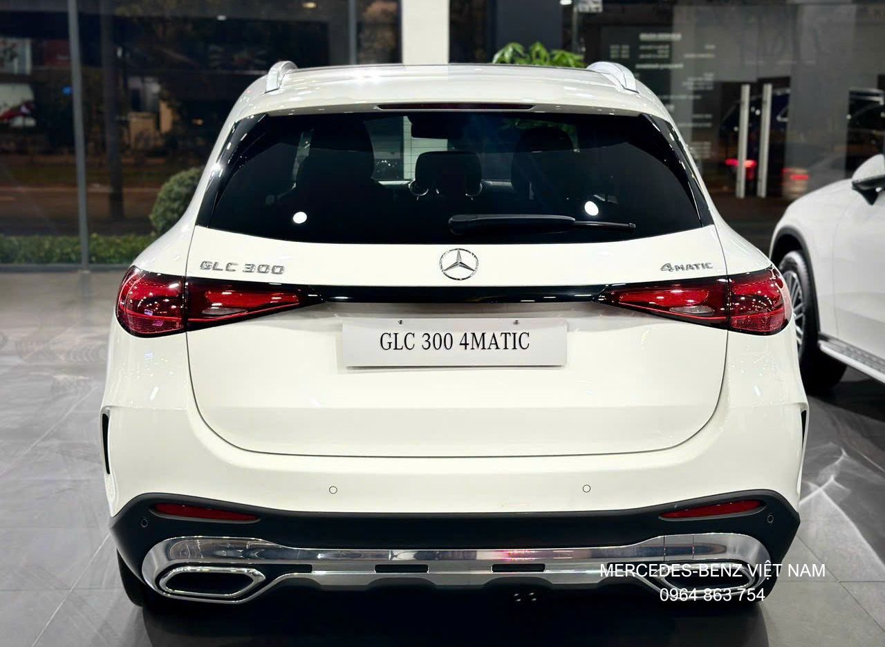 đuôi xe Mercedes GLC 300