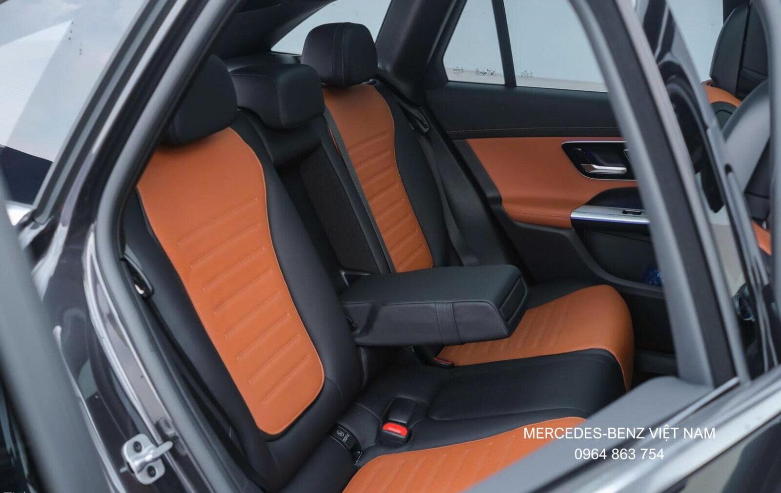 Khoang hành khách phía sau Mercedes-Benz GLC 300