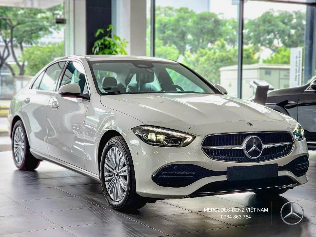 z6295233206973 41abb91b97a1b7d32256ec57e3f9ee89 Giá Xe Mercedes-Benz - Chương Trình Ưu Đãi Mới Nhất 02/2025